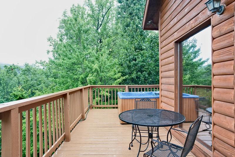 Gatlinburg - Table and chairs near the relaxing hot tub